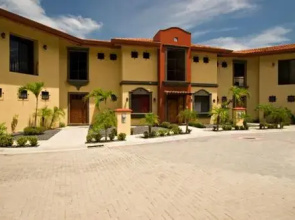 Luxury Flamingo home with ocean view sleeps 10 - walking distance from beach