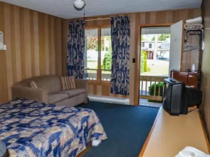 Kit-Wat Motel & Marina