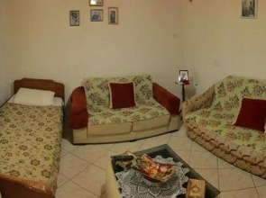 Flora's Guesthouse