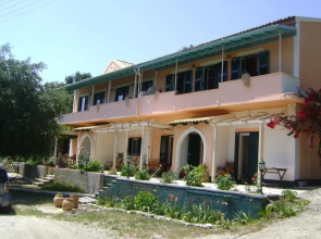 Byronas Apartments