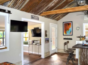 Brazos River Cabin - Studio Cabin