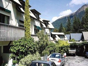 Queenstown Mews