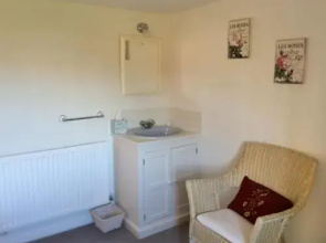 Leadenham Cottage