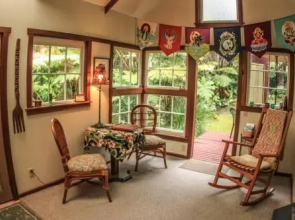 Ferny Hollow: Romantic Rainforest Cottage