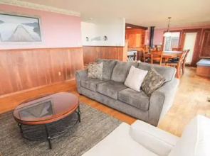 Pacific Ocean View - 5 Br home by RedAwning