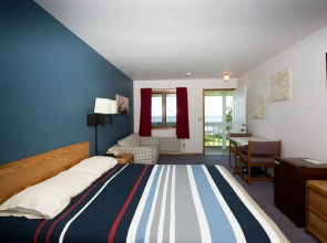 Square Rigger Lodge