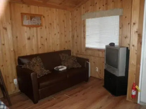 Seaside Camping Resort Studio Cabin 3