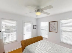 3 1st Street- Sea View - 6 Br Home