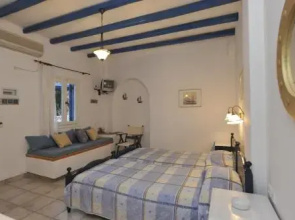 George's beach studios Aliki Paros