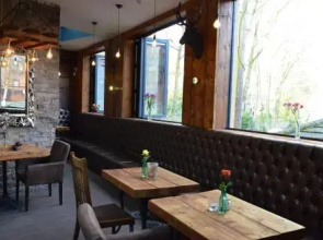 Frankies Wine Bar & Lodge
