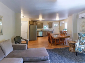 Pioneer House - North Suite