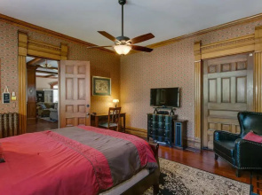 The Wellington Place Inn