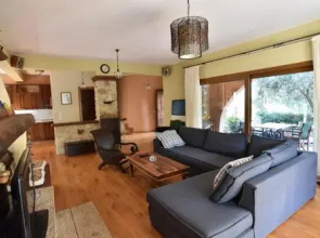 Makis & Dimitra House