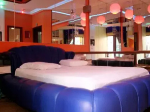 Status Motel (Adult Only)