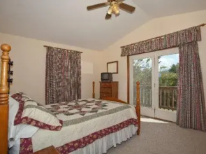Black Bear - 2 Br home by RedAwning