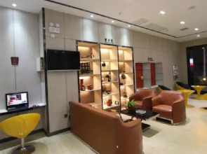 7 Days Premium Xingyi Airport Branch