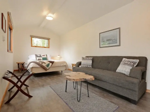 Gordon's Beach Farm Stay B&B