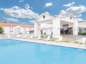 Travelodge Inn & Suites Latham