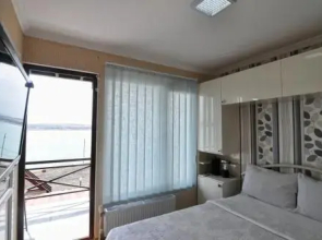 Aphra Hotel