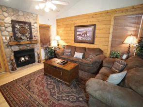 Cabins At Grand Mountain By Thousand Hills Resort