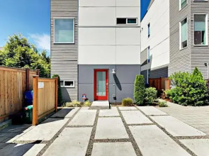 921 29th Ave S Home