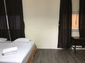 Happy Hotel