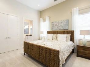 Villa Contempo at Liberty Bluff 5 Br home by RedAwning