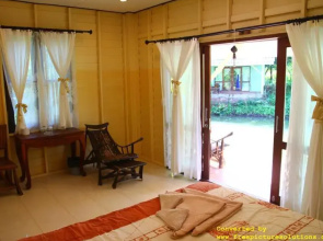 Kohmak Riverside Resort