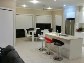 Central Gold Coast Large Modern Elevated