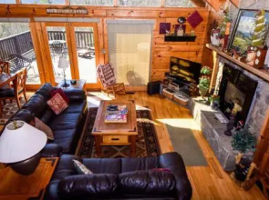 Angels Loft - 2 Br home by RedAwning