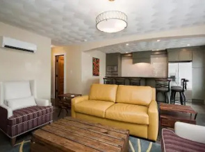 Plaza 2700 Luxury Beach Suites