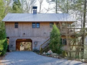Hayloft 217 Home - 3 Br home by RedAwning