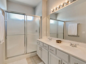 Windstream - 2 Br home by RedAwning