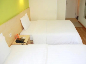 iu hotel (Chongqing Guanyin Bridge Pedestrian Street Metro Station)