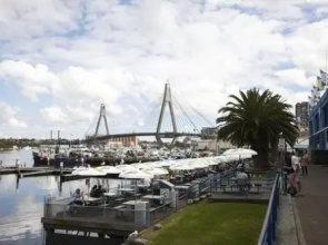 Thriving city location, dining hub