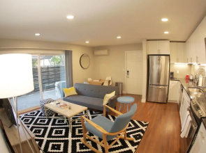 Kasa Mountain View Apartments