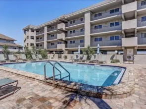 Renovated Seaside Condo with Gorgeous View of the Ocean by RedAwning