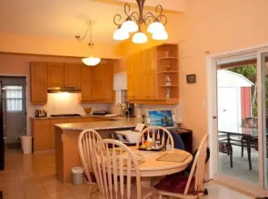 House Victoria Bed & Breakfast