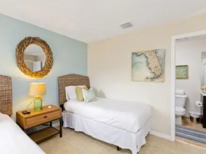 2353 SE 5th Street Townhouse - 3 Br townhouse by RedAwning
