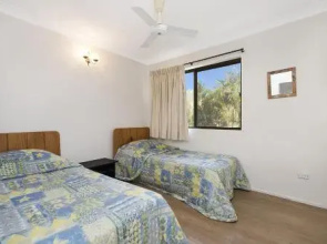 Waterfront First Floor Unit -chnook Apartments South Esp, Bongaree