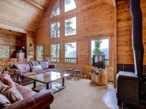 Chalet de Neige Boreas Pass by Pinnacle Lodging