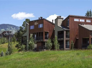 West Condominiums - W3306