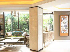 Chinas National Colours Fashion Themed Hotel