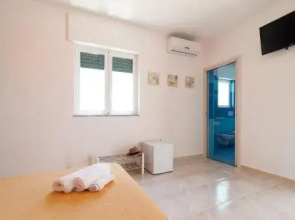 Orange Marini Studio