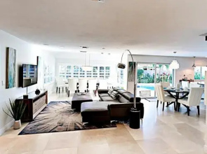 Luxury Florida Barton - 4 Br home by RedAwning