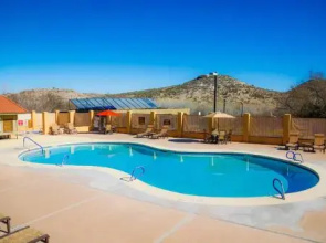 Verde Valley Lawn Cottage 10