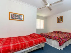 Stylish Unit Opposite Foreshore - Sylvan Beach Esp, Bellara