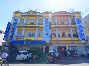Avenue 5 Hotel