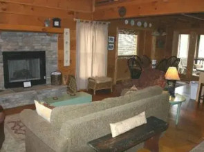 Four Seasons - 2 Br home by RedAwning