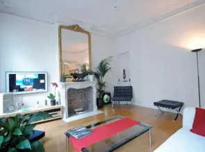 Champs Elysees Homestay